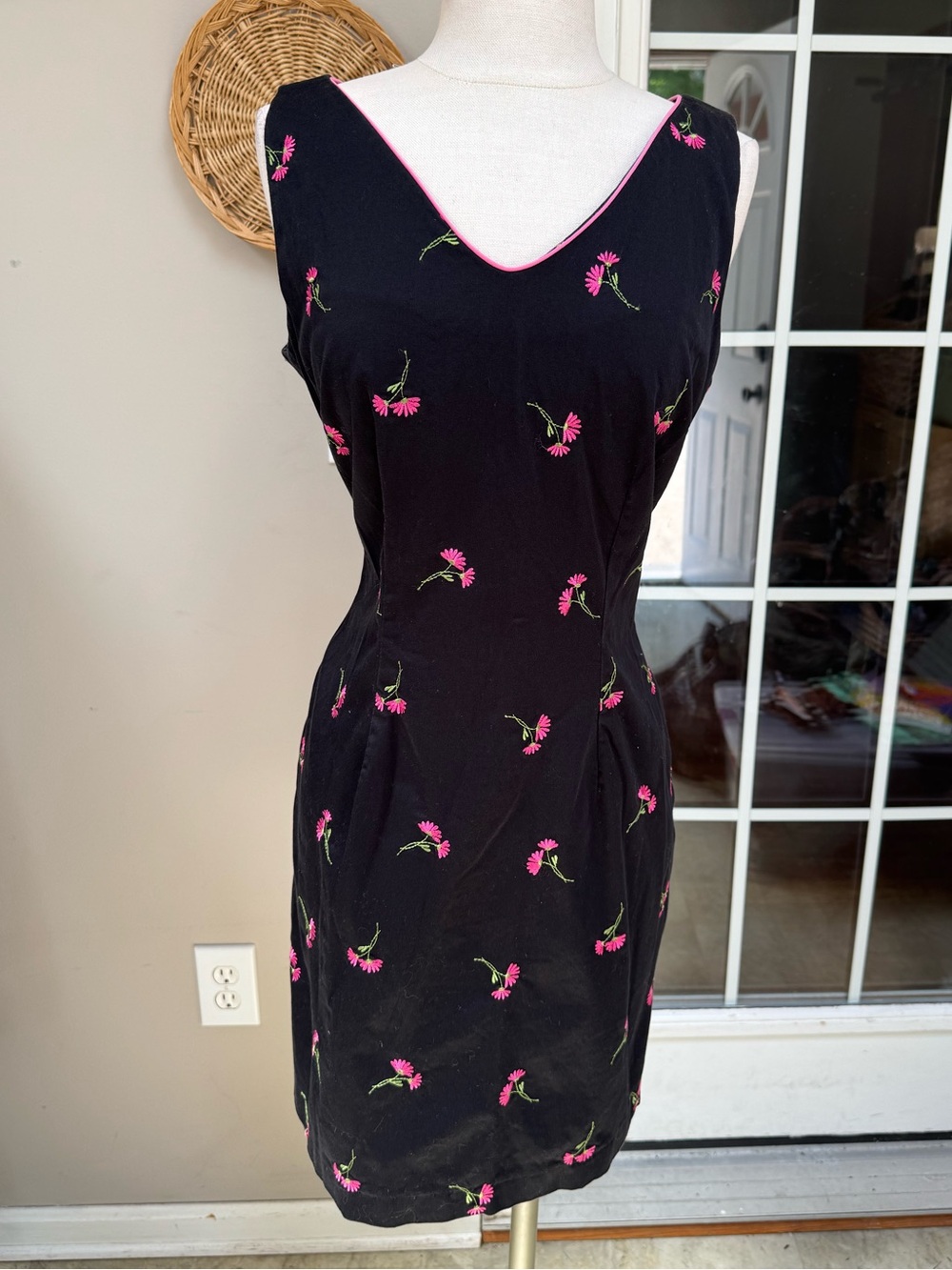 Vintage 90s Amanda Smith Embroidered Pink Floral Sheath Dress Black Trim 8